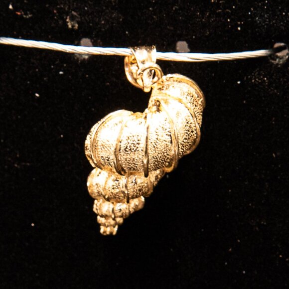 14K Solid Yellow Gold Wentletrap Conch Shell Charm/Pendant - Picture 1 of 2